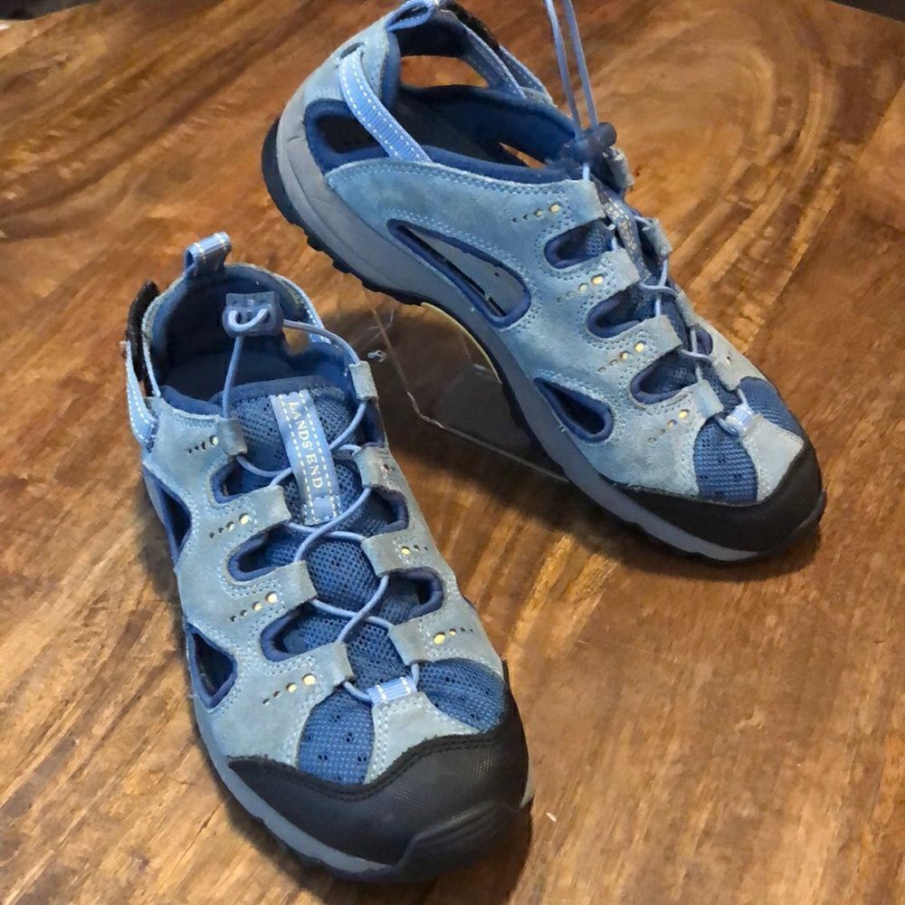 Lands End women's covered water shoes toggle strap blue 8.5B